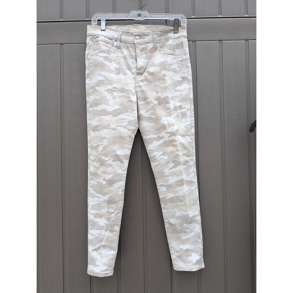 Women's Levi's 720‎ High Rise Super Skinny Crop Size 28 Beige Camo Pants